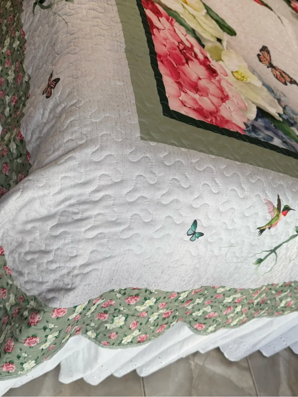 Collections Etc. Hummingbird Floral Quilt Scalloped Edge Eyelet Ruffle Hem King